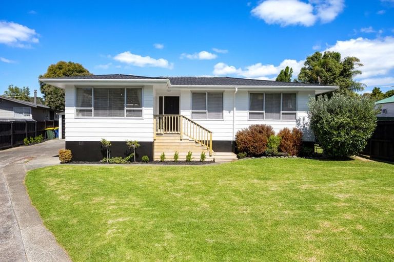 Photo of property in 8 Camphora Place, Ranui, Auckland, 0612