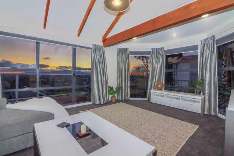 Photo of property in 83 Kakariki Grove, Waikanae, 5036