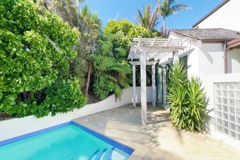 Photo of property in 16 Mayall Avenue, Beach Haven, Auckland, 0626