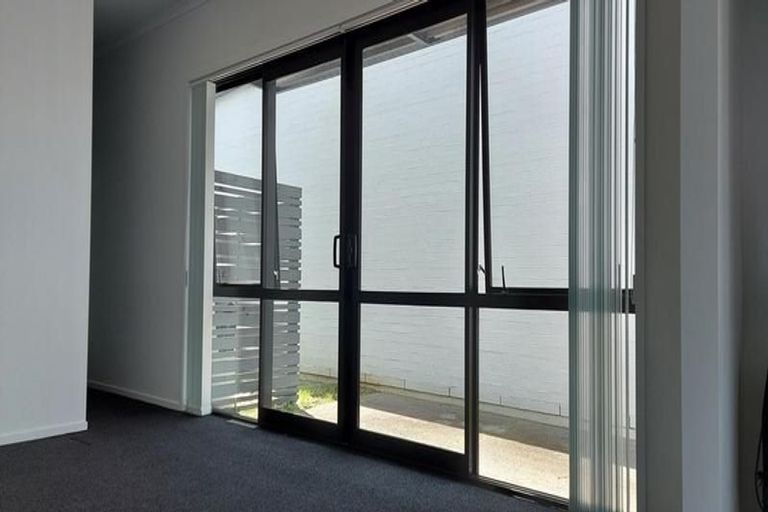 Photo of property in 2 Sacred Kingfisher Road, Hobsonville, Auckland, 0616