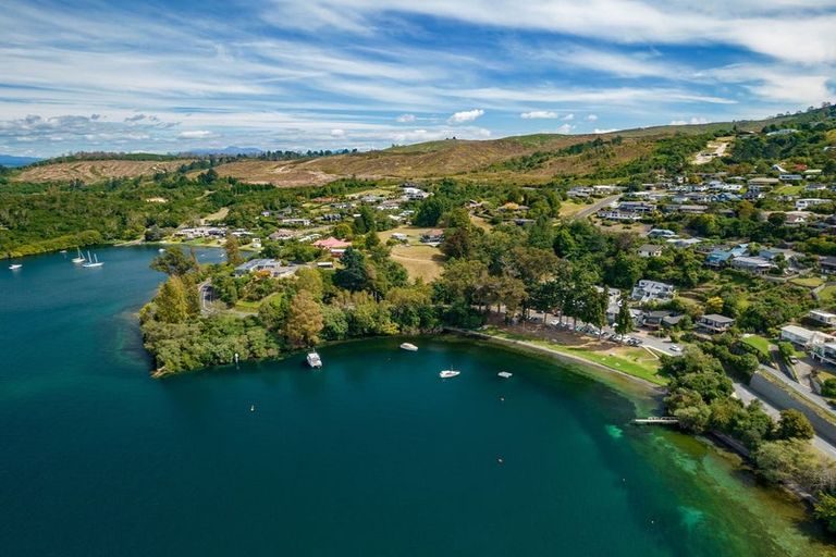 Photo of property in 102 Wakeman Road, Acacia Bay, Taupo, 3330