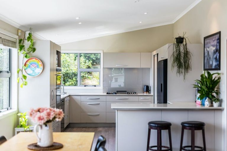 Photo of property in 37 Spinnaker Drive, Whitby, Porirua, 5024