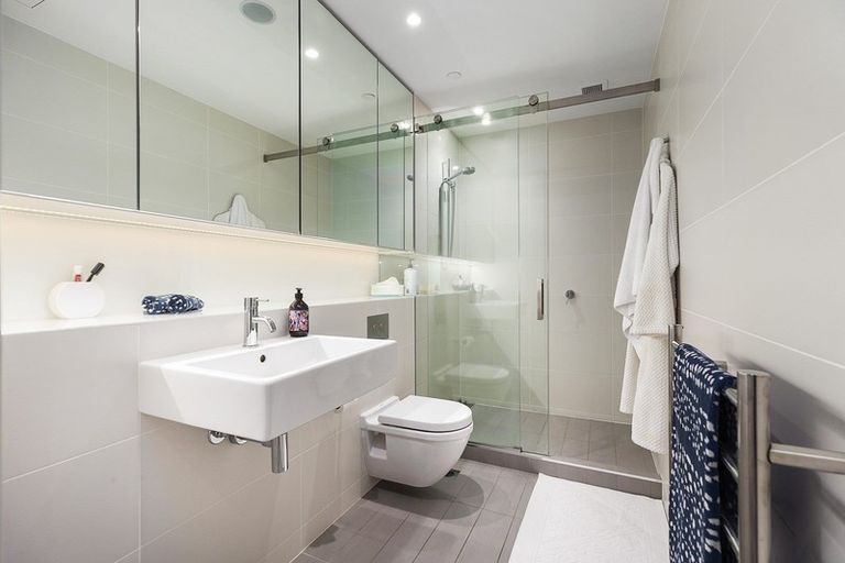 Photo of property in Clyde Quay Wharf, 3c/6 Clyde Quay Wharf, Te Aro, Wellington, 6011