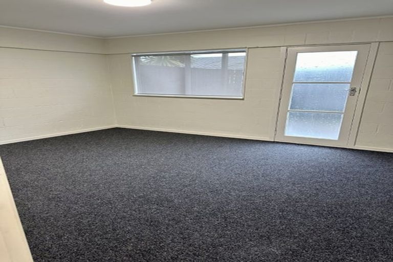 Photo of property in 2/51 Shanaway Rise, Hillcrest, Auckland, 0627