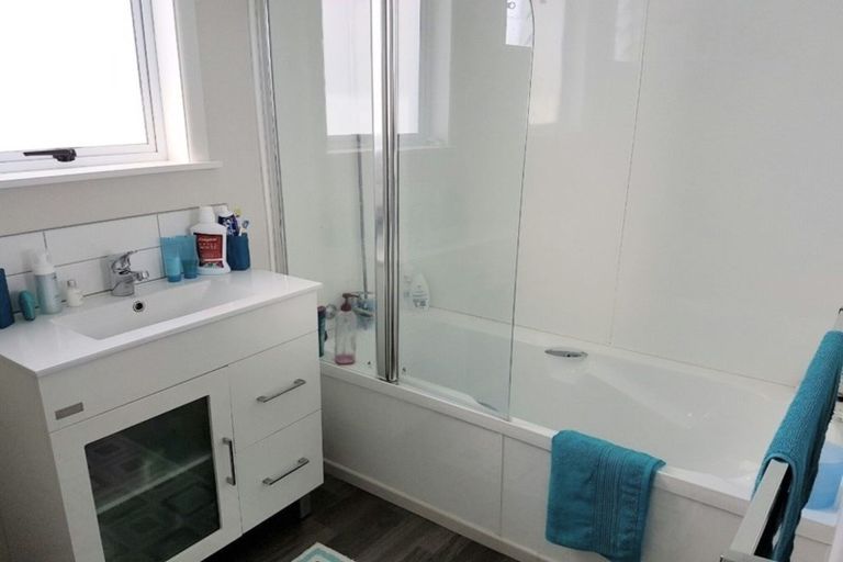 Photo of property in 47 Plumley Crescent, Mangere, Auckland, 2022