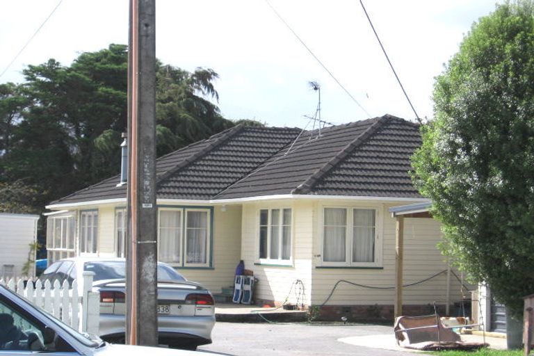 Photo of property in 28 Edwards Avenue, Henderson, Auckland, 0610
