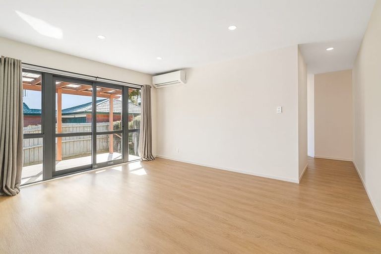 Photo of property in 72l Seabrook Avenue, New Lynn, Auckland, 0600