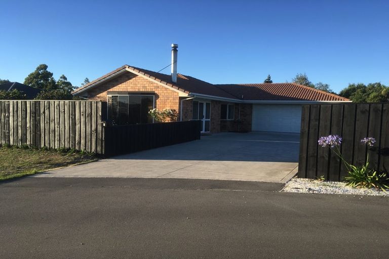 Photo of property in 6 Perrin Place, Darfield, 7510