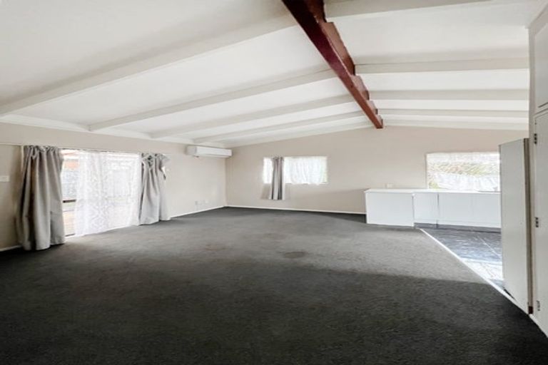 Photo of property in 20 Thornlow Street, Glendene, Auckland, 0602