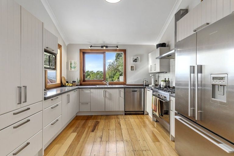 Photo of property in 118 Sutherland Road, Melrose, Wellington, 6023