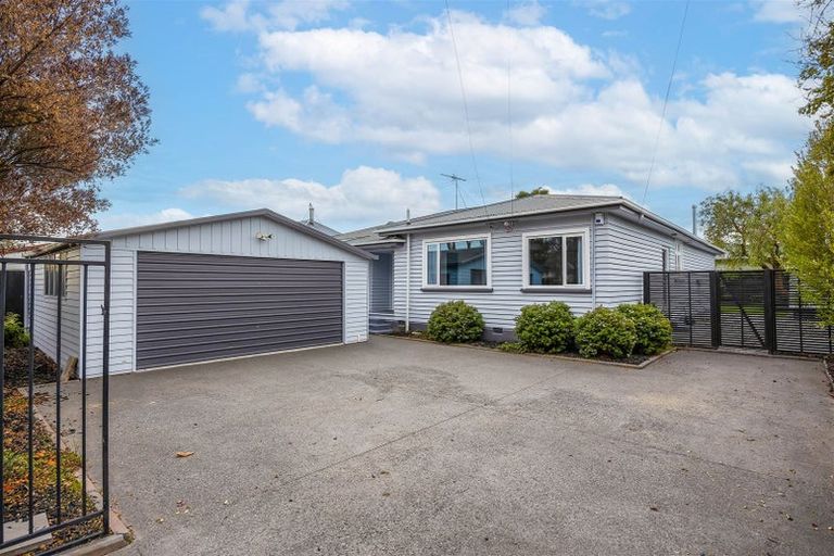 Photo of property in 187 Centaurus Road, Saint Martins, Christchurch, 8022
