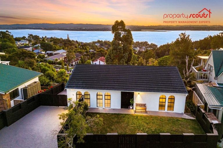 Photo of property in 2/78 Rangatira Road, Beach Haven, Auckland, 0626