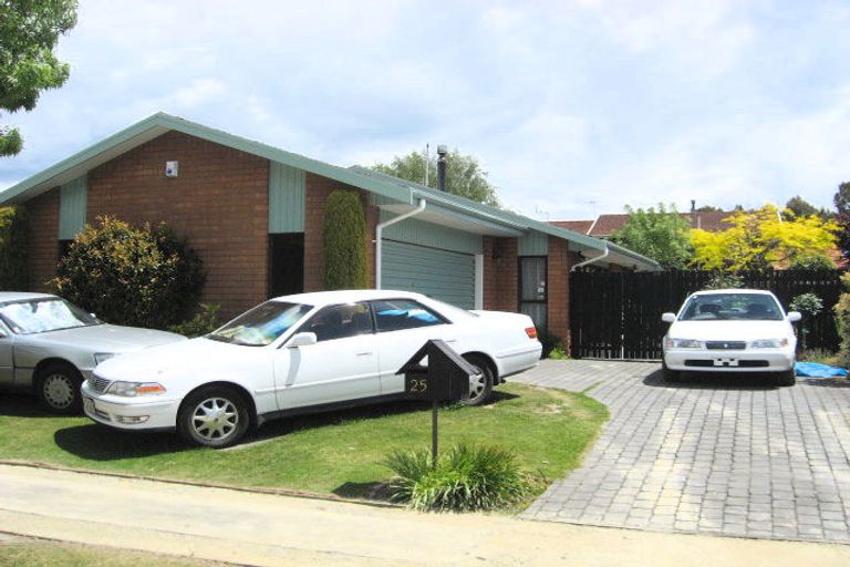 Photo of property in 25 Connemara Drive, Northwood, Christchurch, 8051