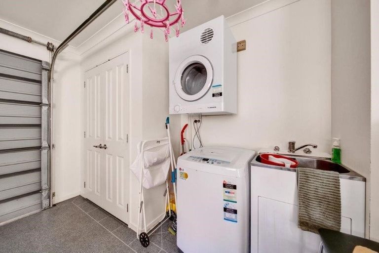 Photo of property in 37 Victoria Street, Hawera, 4610