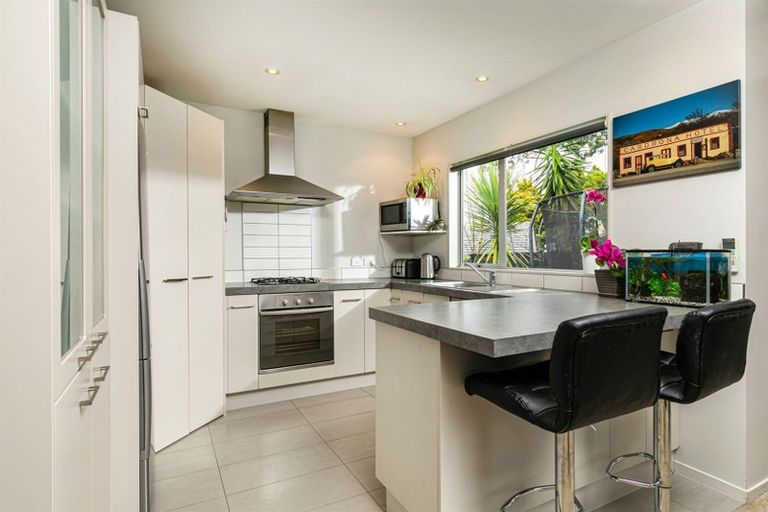Photo of property in 48 Makora Road, Massey, Auckland, 0614