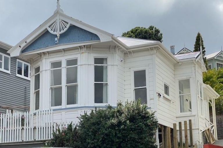Photo of property in 68 Northland Road, Northland, Wellington, 6012