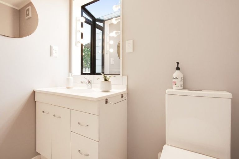 Photo of property in 42a Matakatia Parade, Matakatia, Whangaparaoa, 0930