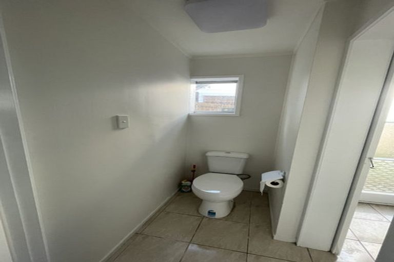 Photo of property in 34 Kingsclere Place, Goodwood Heights, Auckland, 2105