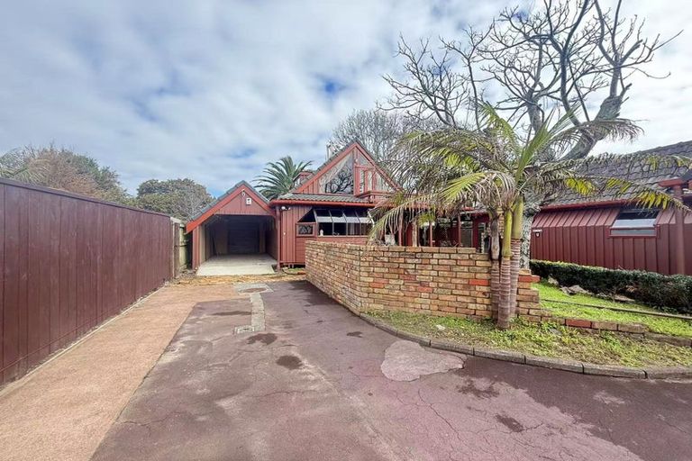 Photo of property in 7b The Esplanade, Eastern Beach, Auckland, 2012