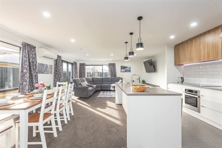 Photo of property in 19 Broadway Parade, Rolleston, 7615