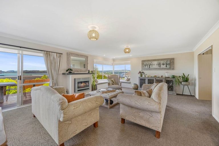 Photo of property in 3 Pounamu Place, Shelly Park, Auckland, 2014