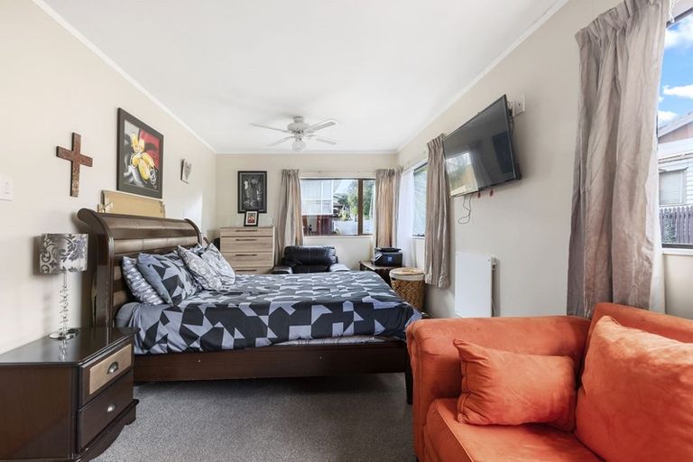 Photo of property in 2/6 Orton Street, Glenfield, Auckland, 0627