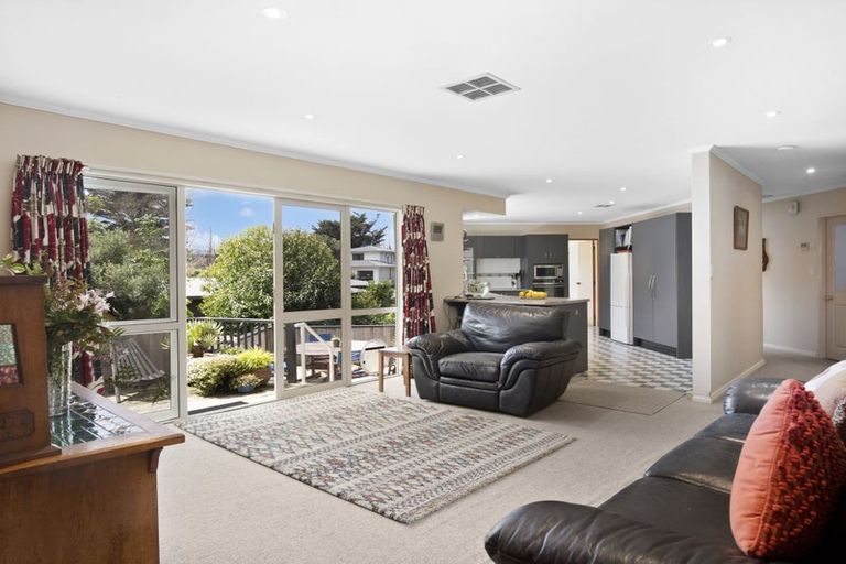 Photo of property in 23 Renown Road, Raumati South, Paraparaumu, 5032