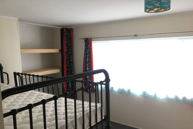 Photo of property in 28 Moffat Road, Red Beach, 0932