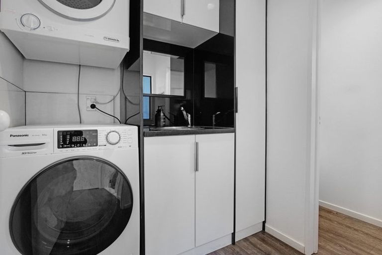 Photo of property in 2/39 Saffron Street, Birkdale, Auckland, 0626
