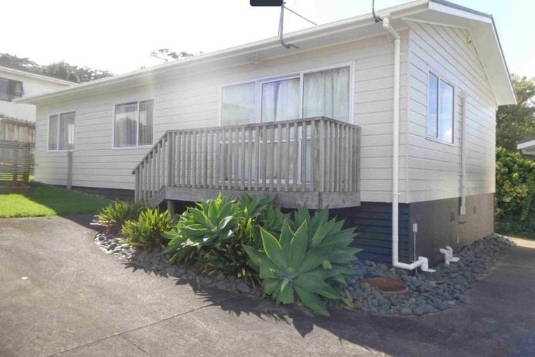 Photo of property in 1/11 Mona Vale, West Harbour, Auckland, 0618