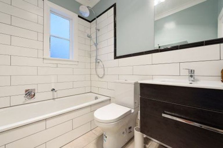 Photo of property in 135 Glenmore Street, Kelburn, Wellington, 6012