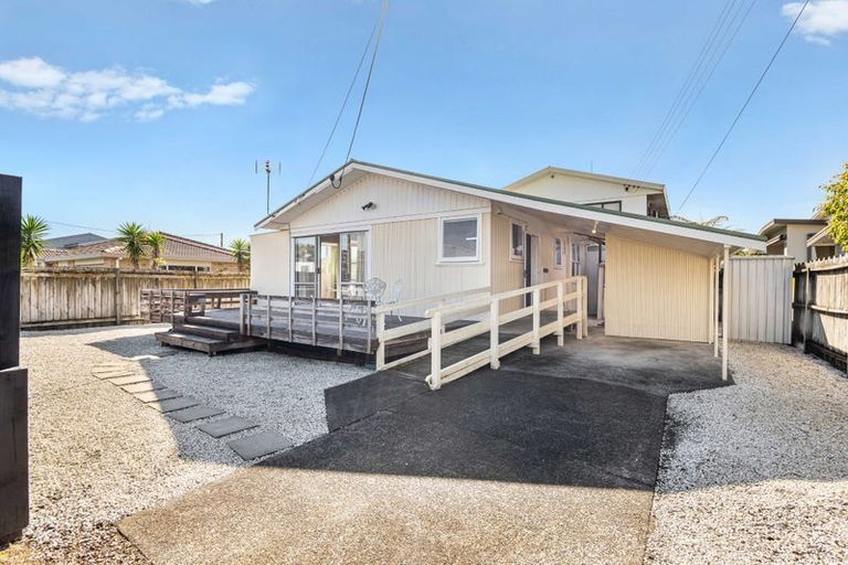 Photo of property in 1/137 Centreway Road, Orewa, 0931