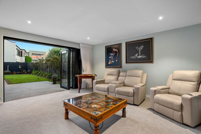 Photo of property in 10 Vaughan Crescent, Murrays Bay, Auckland, 0630