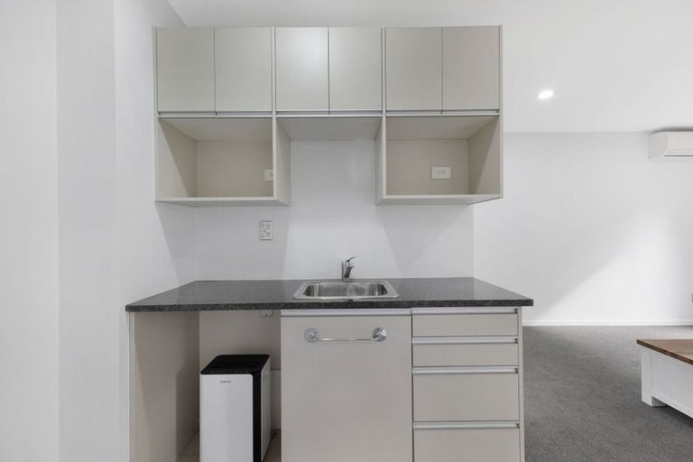 Photo of property in 13 Stubbs Place, Fairview Heights, Auckland, 0632