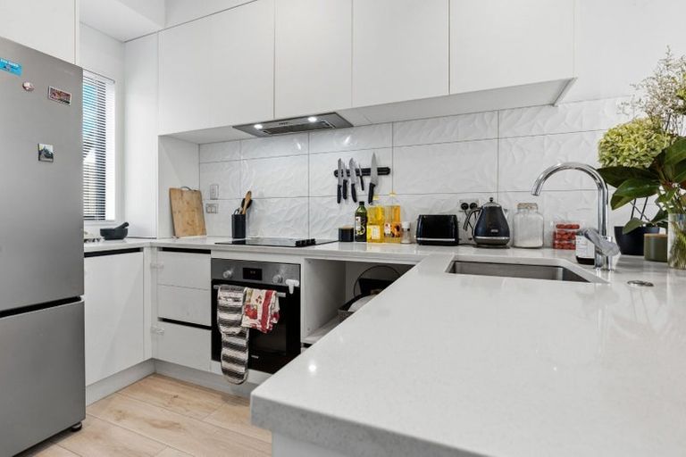 Photo of property in 6/2 Abbotleigh Avenue, Te Atatu Peninsula, Auckland, 0610