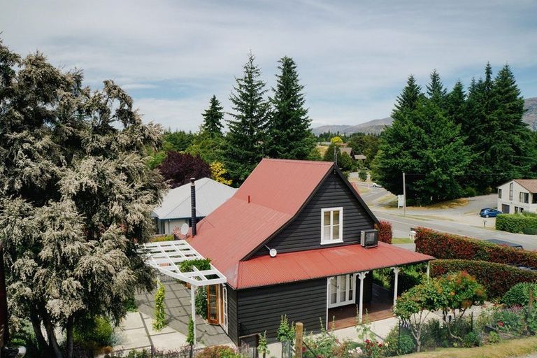 Photo of property in 52 Hedditch Street, Wanaka, 9305