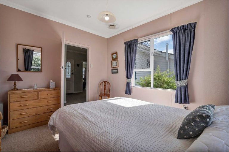 Photo of property in 125 Seaview Road, Westown, New Plymouth, 4310