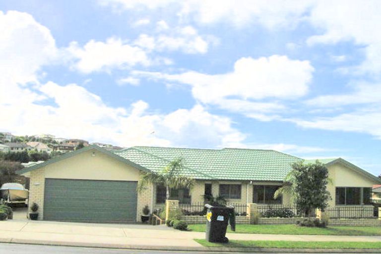 Photo of property in 17 Grovenor Drive, Orewa, 0931