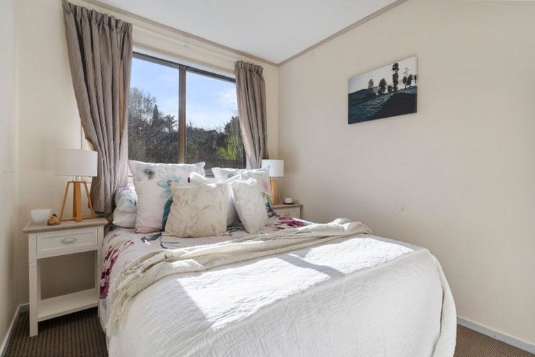 Photo of property in 16 St Catherine Crescent, West Harbour, Auckland, 0618