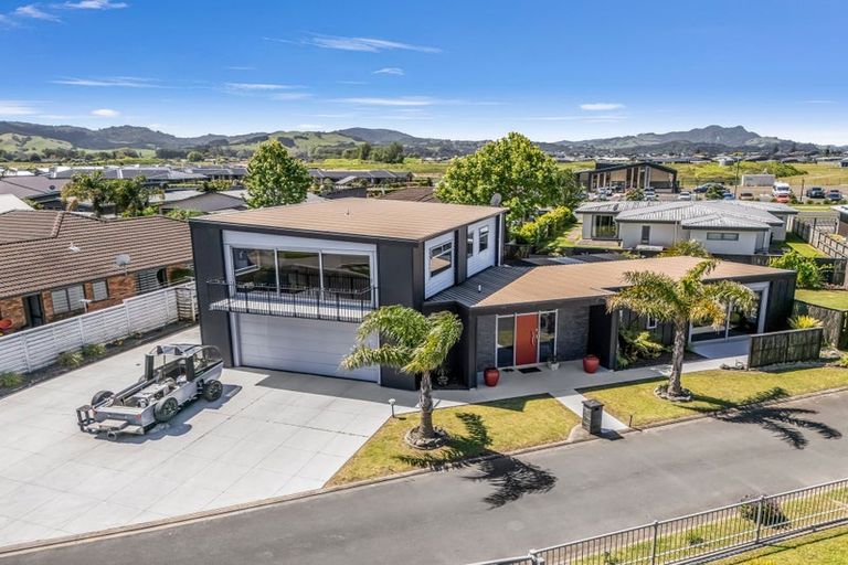 Photo of property in 7 Mermaid Place, Whitianga, 3510