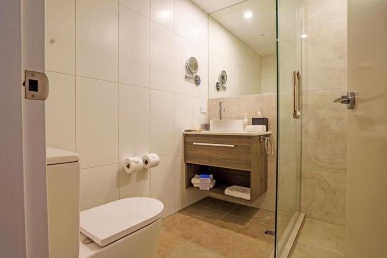 Photo of property in Proximity Apartment Hotel, 172 Thorndon Quay, Pipitea, Wellington, 6011