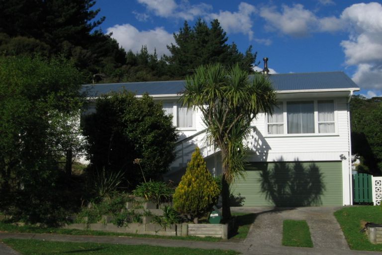 Photo of property in 18 Mitimiti Grove, Wainuiomata, Lower Hutt, 5014
