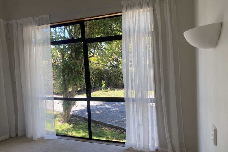 Photo of property in 25a/5 Beach Road, Te Atatu Peninsula, Auckland, 0610
