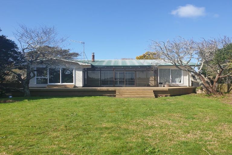 Photo of property in 17 Shanley Crescent, Waiuku, 2123