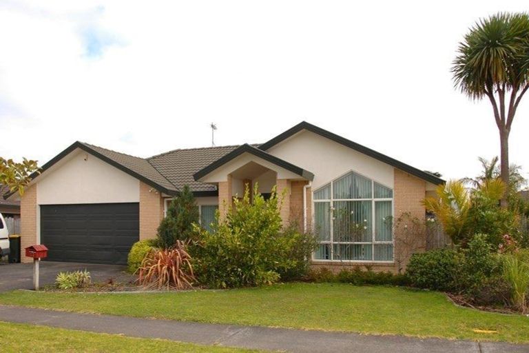 Photo of property in 12 Mellefont Close, East Tamaki Heights, Auckland, 2016