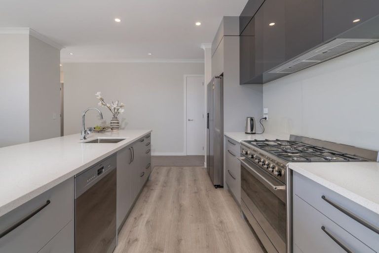 Photo of property in 28 Ngaroma Crescent, Whitianga, 3510