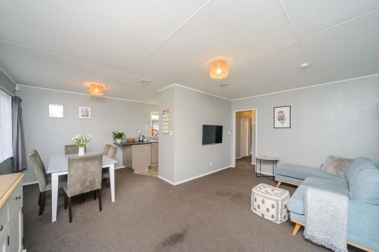 Photo of property in 35 Suzanne Grove, Kelvin Grove, Palmerston North, 4414