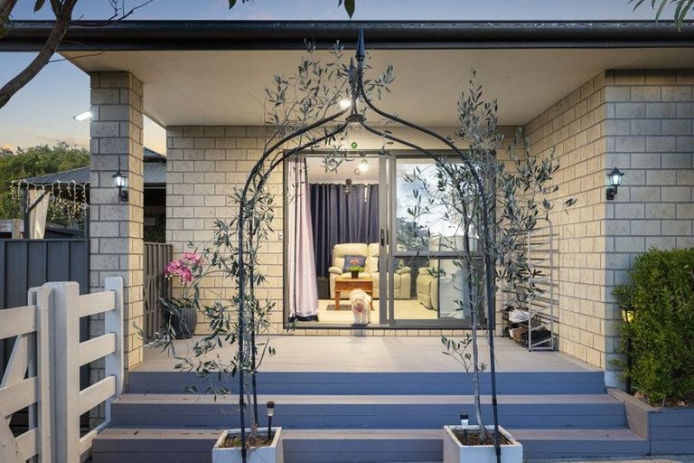 Photo of property in 12 Rays Way, Tuakau, 2121