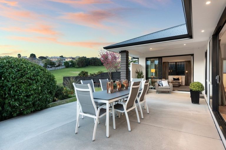 Photo of property in 122 Oteki Park Drive, Welcome Bay, Tauranga, 3112