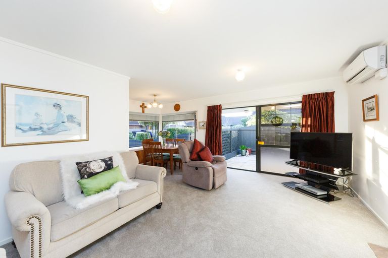 Photo of property in 140 Ruapehu Drive, Fitzherbert, Palmerston North, 4410
